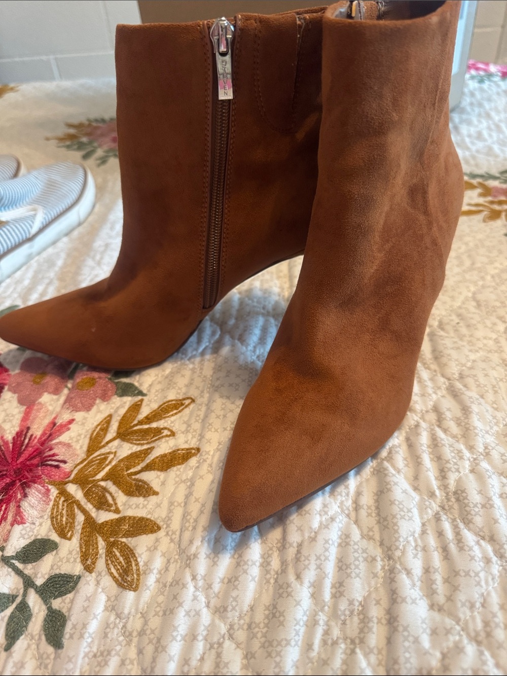 Steven New York Lizziey Suede Pointed Toe Ankle Booties Chestnut Size 6